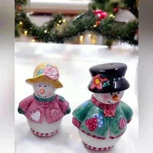 VTG Mr & Mrs Boho Snowman Wearing Sweaters Ceramic Salt & Pepper Shakers